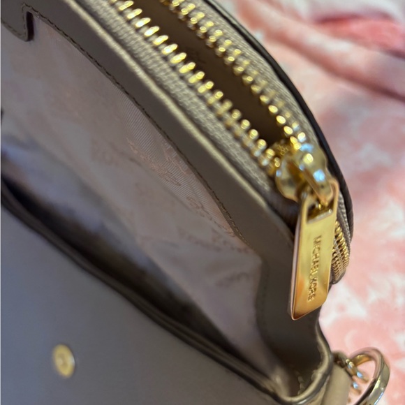 Michael Kors Brown Leather Shoulder Bag with Gold Accentsvery good condition - Picture 7 of 11